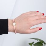 ⁦سوار ذهبي وزهري بتصميم وردة⁩ - الصورة ⁦4⁩