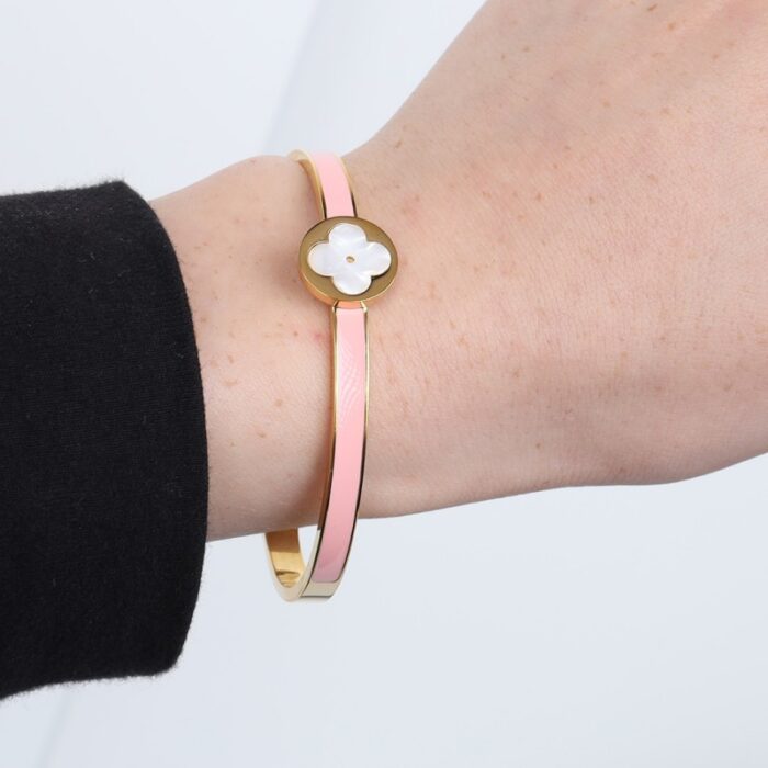 ⁦سوار ذهبي وزهري بتصميم وردة⁩ - الصورة ⁦5⁩