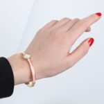 ⁦سوار ذهبي وزهري بتصميم وردة⁩ - الصورة ⁦6⁩