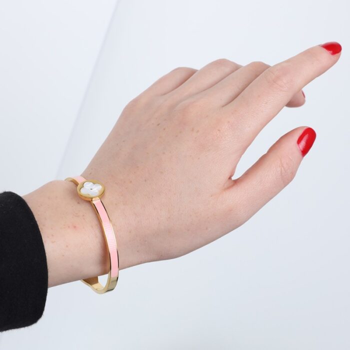 ⁦سوار ذهبي وزهري بتصميم وردة⁩ - الصورة ⁦6⁩