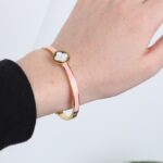 ⁦سوار ذهبي وزهري بتصميم وردة⁩ - الصورة ⁦7⁩