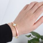 ⁦سوار ذهبي وزهري بتصميم وردة⁩ - الصورة ⁦8⁩