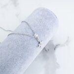 ⁦سلسال فضي بتصميم وردة⁩ - الصورة ⁦3⁩