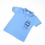 ⁦تيشيرت تصميم بولو بأكمام قصيرة للأطفال لون أزرق⁩ - الصورة ⁦2⁩