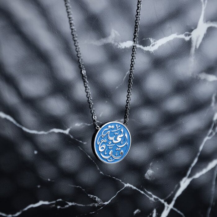 10336537_67dc58d803cbd سلسال فضي بتصميم المحبة قوة لون أزرق - الصورة 1