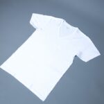 ⁦تيشيرت داخلي قطني قبة حرف V من داماس للرجال لون أبيض⁩ - الصورة ⁦2⁩