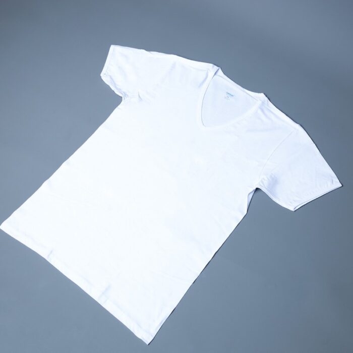 ⁦تيشيرت داخلي قطني قبة حرف V من داماس للرجال لون أبيض⁩ - الصورة ⁦2⁩