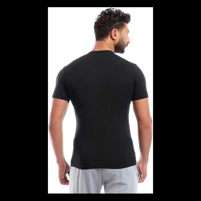 ⁦تيشيرت داخلي نص كم قطن ستريتش من قطونيل للرجال لون اسود- Cottonil Cotton Stretch Half Sleeve O- Black⁩ - الصورة ⁦4⁩