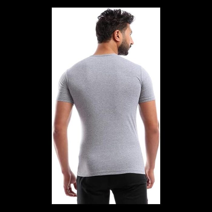 ⁦تيشيرت داخلي نص كم قطن ستريتش من قطونيل للرجال لون سكني- Cottonil Cotton Stretch Half Sleeve O- Silver⁩ - الصورة ⁦4⁩