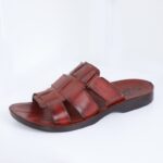 ⁦شبشب جلد طبيعي للرجال لون عسلي ونعل أسود⁩ - الصورة ⁦3⁩