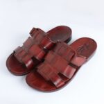 ⁦شبشب جلد طبيعي للرجال لون عسلي ونعل أسود⁩ - الصورة ⁦6⁩