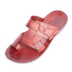 ⁦شبشب جلد طبيعي بتصميم حلقة الاصبع للرجال لون عسلي ونعل أسود⁩ - الصورة ⁦4⁩