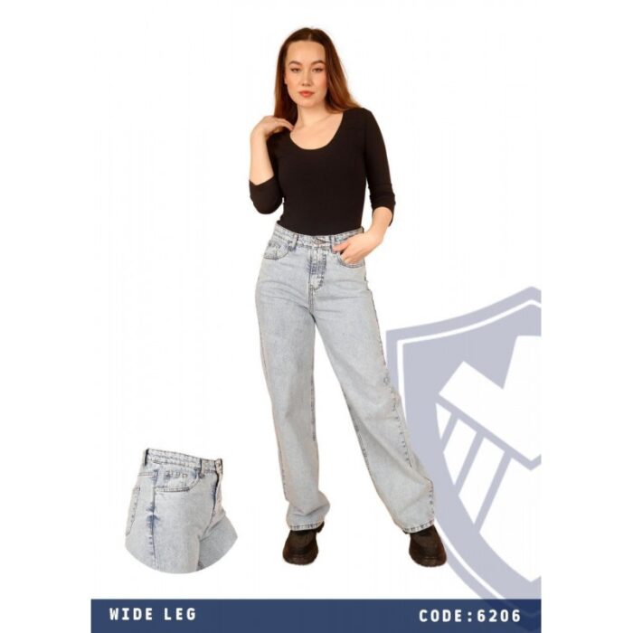 10336767_67dc5a7cb6518 بنطال جينز للنساء بأرجل واسعة لون أزرق فاتح - الصورة 1