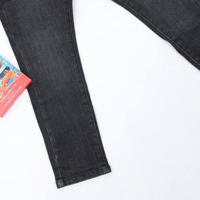 ⁦بنطال جينز سليم فيت ولادي لون أسود⁩ - الصورة ⁦3⁩