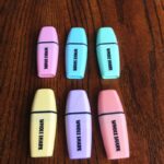 ⁦طقم أقلام فسفوري 6 الوان حجم ميني⁩ - الصورة ⁦2⁩