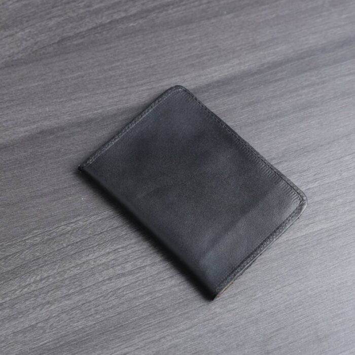 10336792_67dc5ac087717 محفظة جلد شبابية من ايرون IRON للرجال لون اسود وكرميدي - الصورة 1