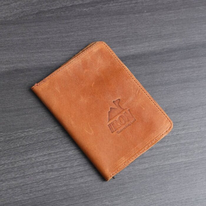 10336793_67dc5ac18b926 محفظة جلد شبابية من ايرون IRON للرجال لون كرميدي - الصورة 1