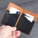 ⁦محفظة جلد شبابية من ايرون IRON للرجال لون كرميدي⁩ - الصورة ⁦4⁩