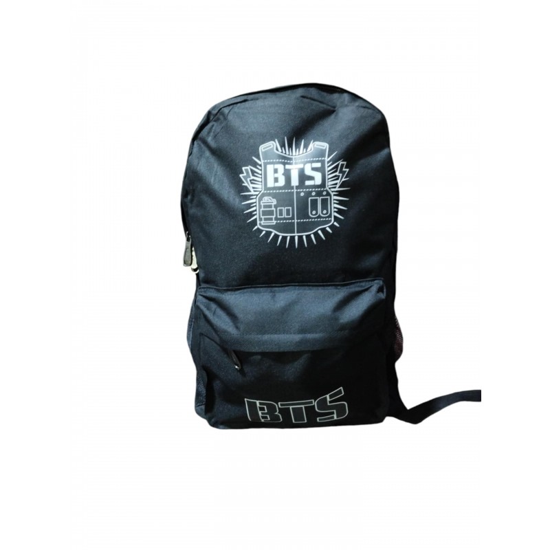 ⁦حقيبة مدرسية لون أسود بتصميم BTS⁩ - الصورة ⁦1⁩