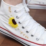 ⁦حذاء كاجوال ساق طويل صناعة يدوية للنساء لون ابيض⁩ - الصورة ⁦2⁩