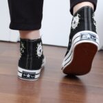 ⁦حذاء كاجوال ساق طويل صناعة يدوية للنساء لون اسود ونعل ابيض⁩ - الصورة ⁦3⁩