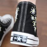 ⁦حذاء كاجوال ساق طويل صناعة يدوية للنساء لون اسود ونعل ابيض⁩ - الصورة ⁦4⁩