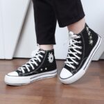 ⁦حذاء كاجوال ساق طويل صناعة يدوية للنساء لون اسود ونعل ابيض⁩ - الصورة ⁦5⁩