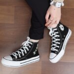 ⁦حذاء كاجوال ساق طويل صناعة يدوية للنساء لون اسود ونعل ابيض⁩ - الصورة ⁦7⁩