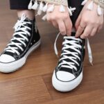 ⁦حذاء كاجوال ساق طويل صناعة يدوية للنساء لون اسود ونعل ابيض⁩ - الصورة ⁦10⁩