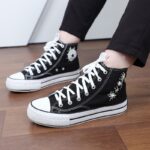 ⁦حذاء كاجوال ساق طويل صناعة يدوية للنساء لون اسود ونعل ابيض⁩ - الصورة ⁦13⁩