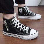 ⁦حذاء كاجوال ساق طويل صناعة يدوية للنساء لون اسود ونعل ابيض⁩ - الصورة ⁦22⁩