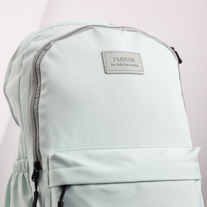 ⁦حقيبة مدرسية لون أخضر فاتح⁩ - الصورة ⁦1⁩