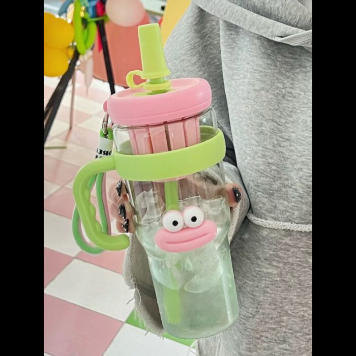 10337133_67dc5d0cd2025 مطرة ماء لون أخضر فاتح مع ميدالية - الصورة 1