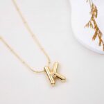 سلسال ذهبي بتصميم حرف K