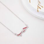 سلسال فضي بتصميم كلمة حب لون أحمر