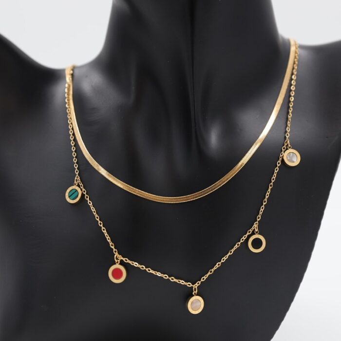 ⁦سلسال ذهبي بتصميم أحجار ملونة طبقتين⁩ - الصورة ⁦5⁩