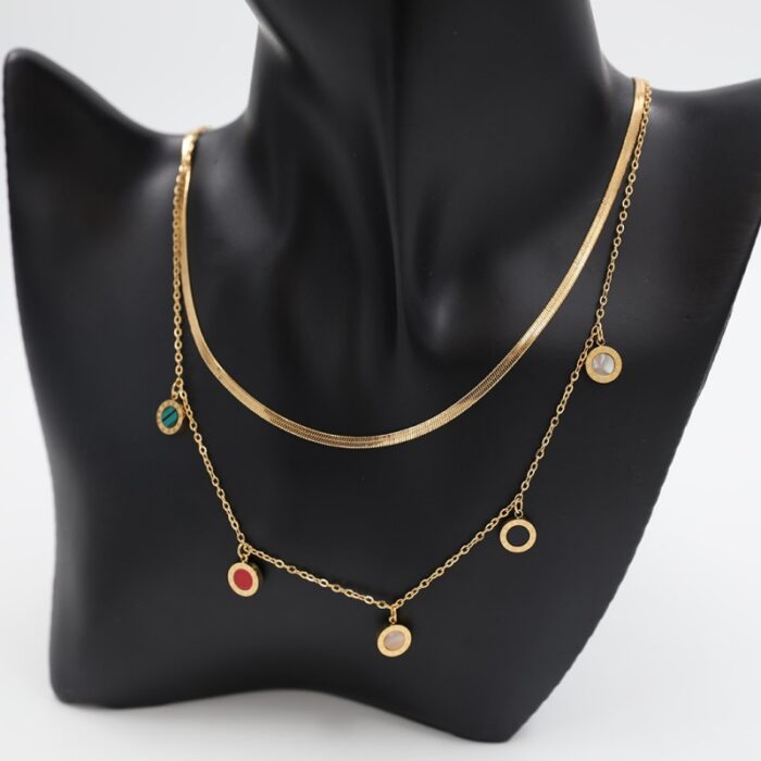 ⁦سلسال ذهبي بتصميم أحجار ملونة طبقتين⁩ - الصورة ⁦7⁩