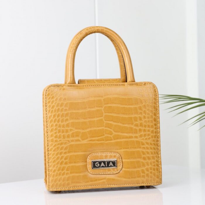 ⁦شنطة جلد ماركة GAIA للنساء لون كموني⁩ - الصورة ⁦2⁩