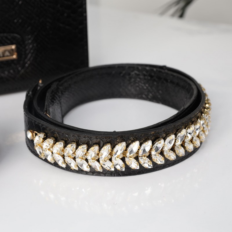 10337218_67dc5dc2adcc2 شنطة جلد أفعى ماركة GAIA للنساء لون أسود - الصورة 1