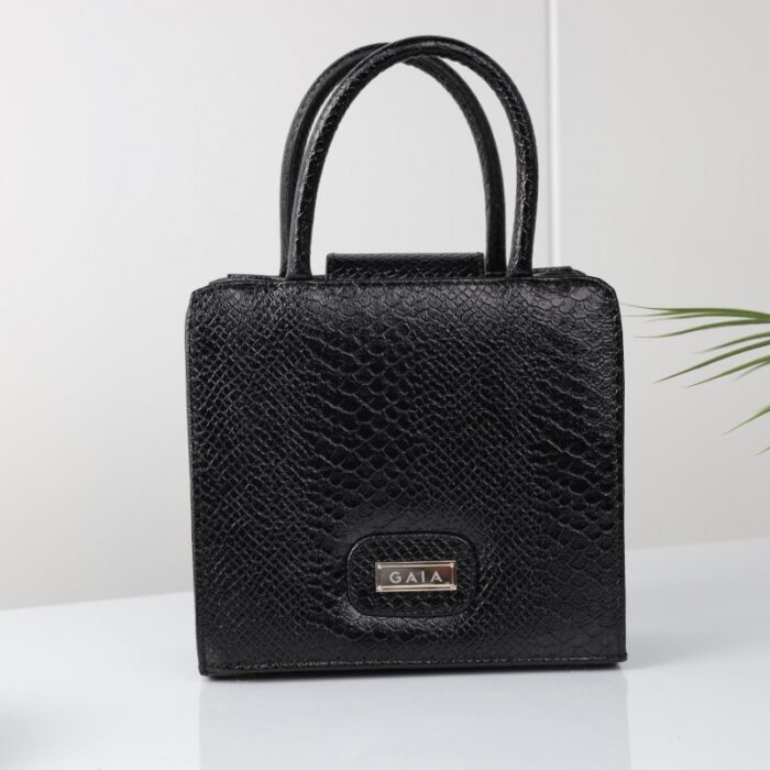 ⁦شنطة جلد أفعى ماركة GAIA للنساء لون أسود⁩ - الصورة ⁦4⁩