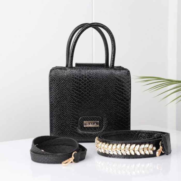 ⁦شنطة جلد أفعى ماركة GAIA للنساء لون أسود⁩ - الصورة ⁦5⁩