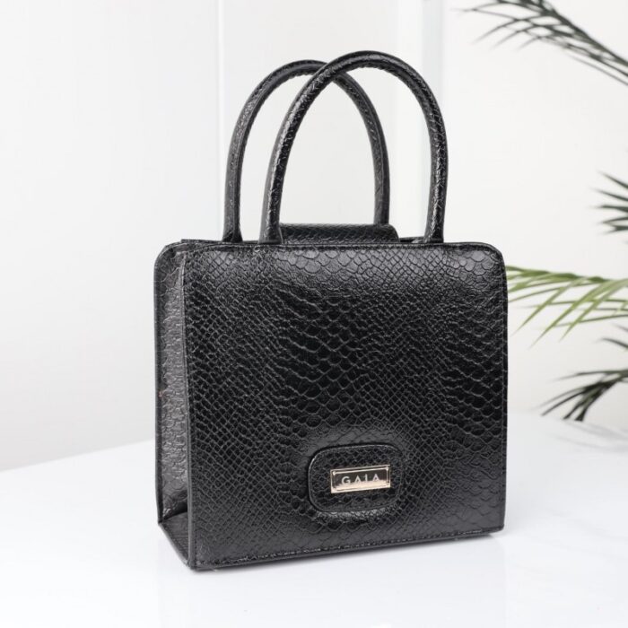⁦شنطة جلد أفعى ماركة GAIA للنساء لون أسود⁩ - الصورة ⁦8⁩