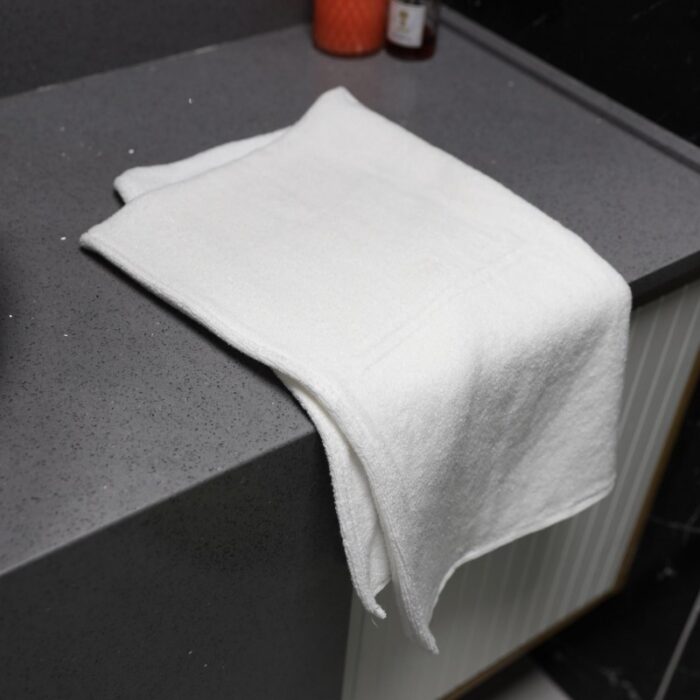 ⁦منشفة لون أبيض 94* 54 سم⁩ - الصورة ⁦4⁩
