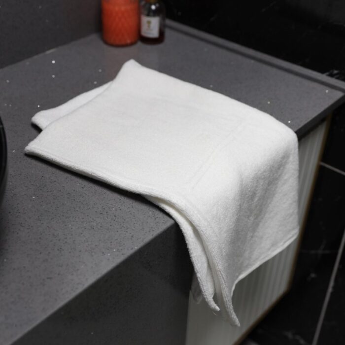 ⁦منشفة لون أبيض 94* 54 سم⁩ - الصورة ⁦5⁩