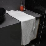 ⁦منشفة لون أبيض 94* 54 سم⁩ - الصورة ⁦7⁩