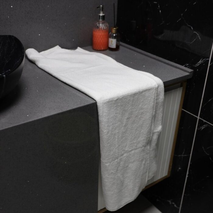 ⁦منشفة لون أبيض 94* 54 سم⁩ - الصورة ⁦7⁩