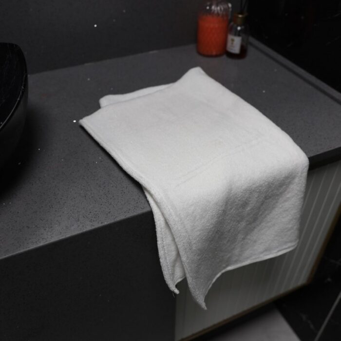 ⁦منشفة لون أبيض 94* 54 سم⁩ - الصورة ⁦15⁩