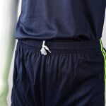 ⁦طقم رياضي (تيشيرت وشورت) للشباب لون كحلي وأصفر فسفوري⁩ - الصورة ⁦2⁩