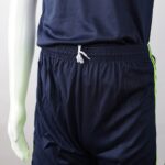 ⁦طقم رياضي (تيشيرت وشورت) للشباب لون كحلي وأصفر فسفوري⁩ - الصورة ⁦3⁩