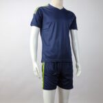 ⁦طقم رياضي (تيشيرت وشورت) للشباب لون كحلي وأصفر فسفوري⁩ - الصورة ⁦8⁩